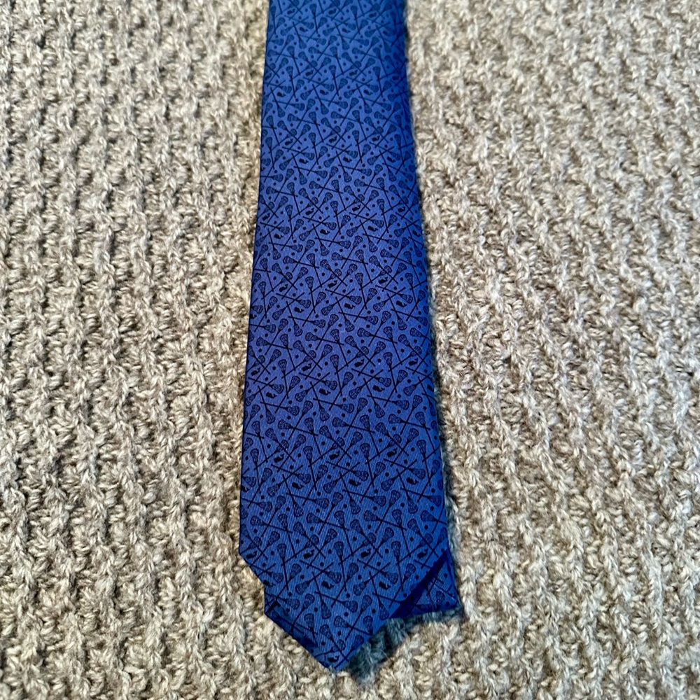 New Vineyard Vines Blue Patterned Tie lacrosse st… - image 1